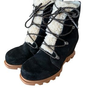 Sorel Joan of Arctic III Lace Cozy Boots in black Shearling waterproof size 9